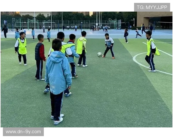 世纪学校足球社团：培养校园足球人才，激发青少年体育精神与团队协作能力