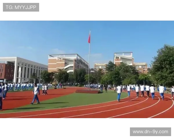 四中桔园洲中学足球场周边环境与设施建设现状分析